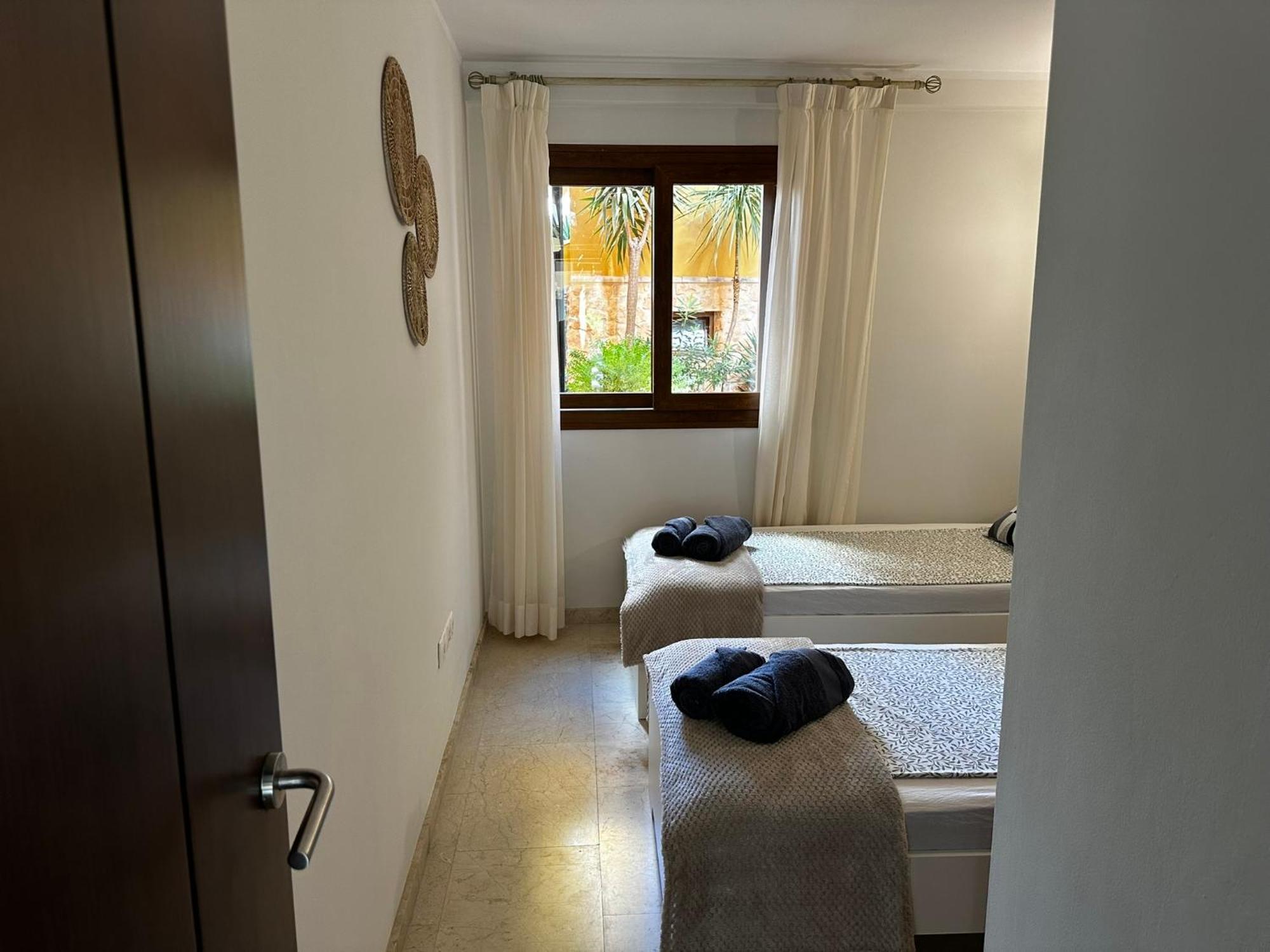 Appartement Ground Floor Punta Prima Looking At The Pool Alicante